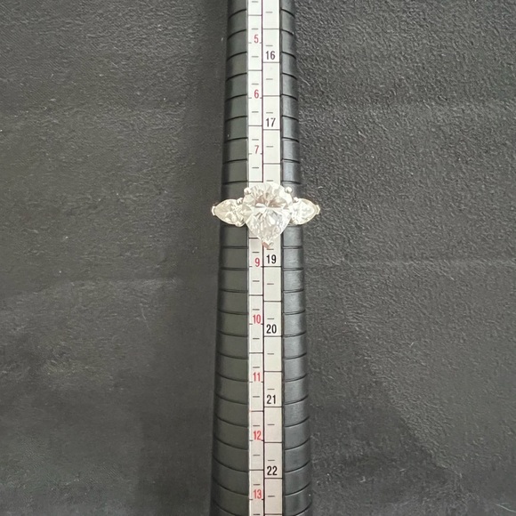 Beautiful BGE Diamond 3 stone engagement style ring. Size 8 - Picture 7 of 10